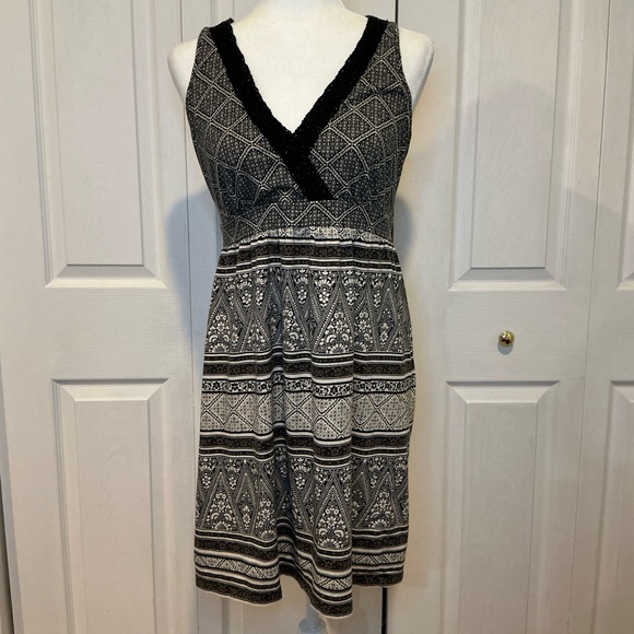 Sonoma Dresses & Skirts - ☘️ Sonoma Black White and Tan Lightweight Casual Sleeveless Dress - Size Medium